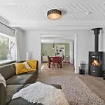 4 Bedroom Stunning In Hemme
