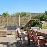 בית נופש 4 Bedroom Stunning In Hemme Hemmet
