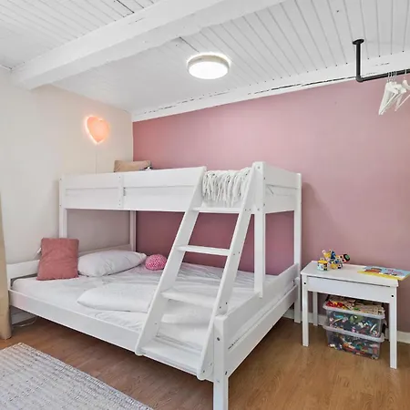 4 Bedroom Stunning In Hemme 펜션 Hemmet