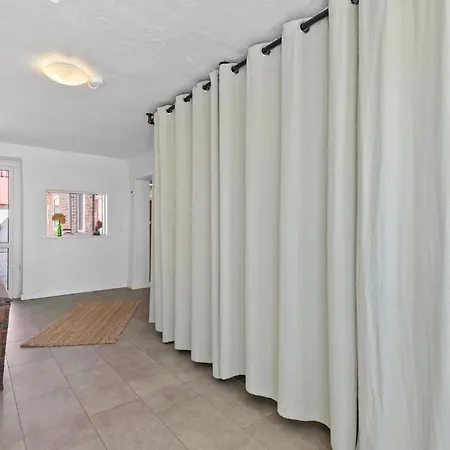 4 Bedroom Stunning In Hemme
