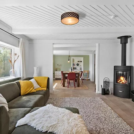 4 Bedroom Stunning In Hemme