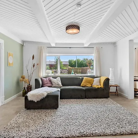 4 Bedroom Stunning In Hemme *
