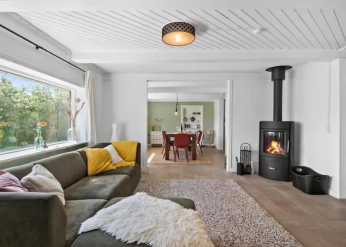 4 Bedroom Stunning In Hemme